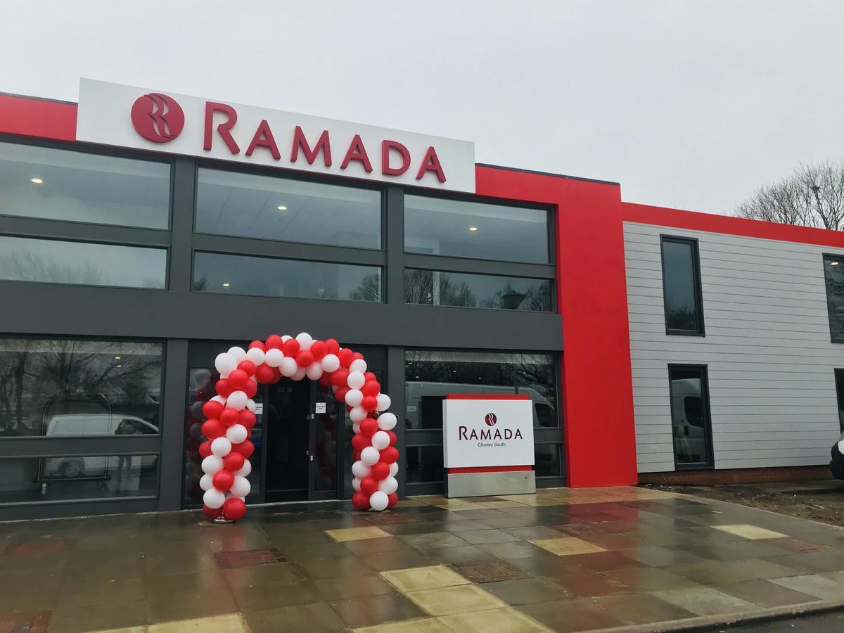 Ramada Chorley South Hotel Eksteriør billede